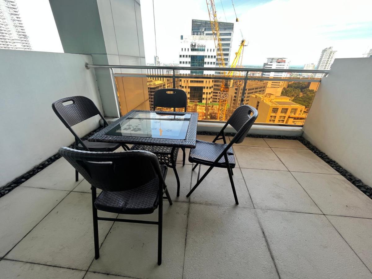 Appleone Ayala Condo With Balcony Cebu Exteriör bild